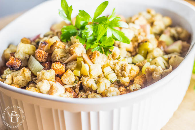 Apple & Onion Stuffing | Club 31 Women | club31women.com | #stuffing #Thanksgiving