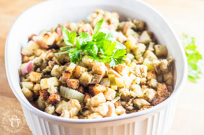 Apple & Onion Stuffing | Club 31 Women | club31women.com | #stuffing #Thanksgiving